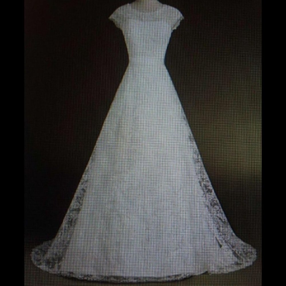 NWOT Simple Lace Patchwork Wedding Dress